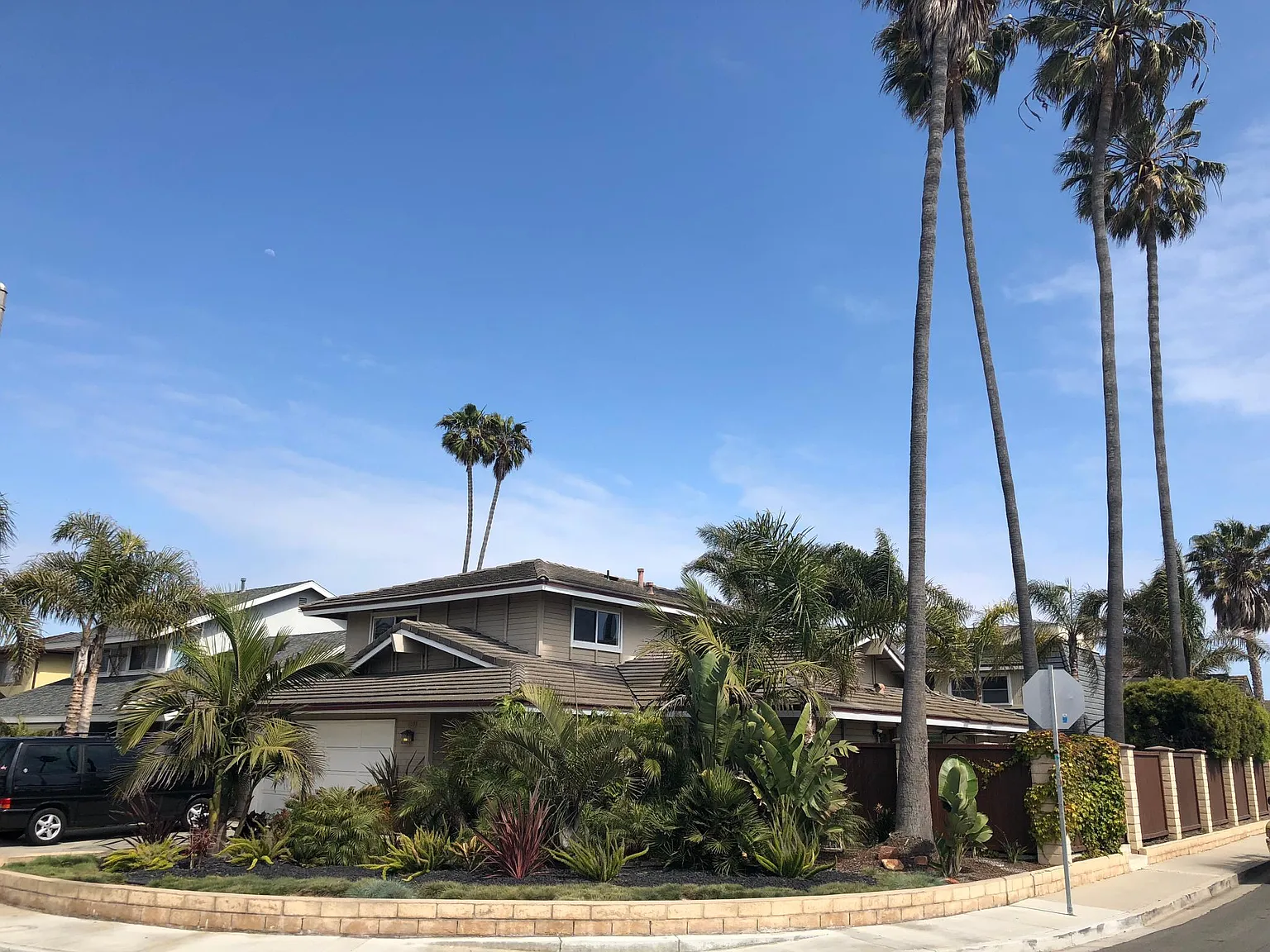 4 bed, 3.5 bath, 2207 sqft, $6,500 — Photo 2