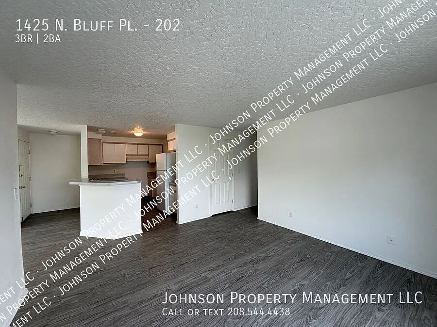 Boise 3 bed with garage between Bench and Downtown! Easy access to Boise Greenbelt and Ann Morris... — Photo 3