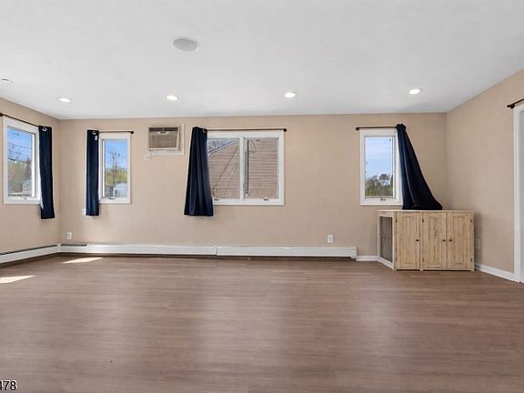5th image of 334 Pine St