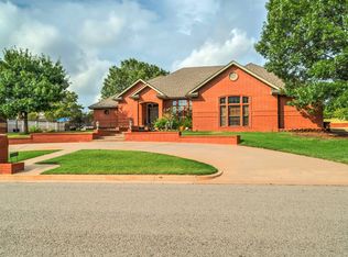 2415 Sunup Dr, Clinton, OK 73601