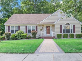 60 Ridge Ln, Shelton, CT 06484