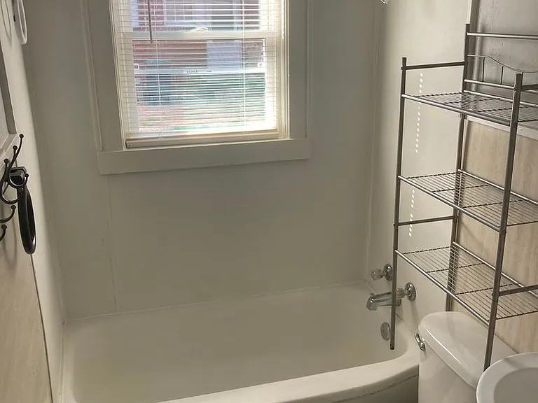 403 N Elm St NW — Photo 10
