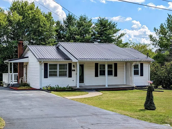 1627 Mud Pike Rd, Christiansburg, VA 24073