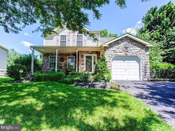 2051 Valley View Dr, Quakertown, PA 18951
