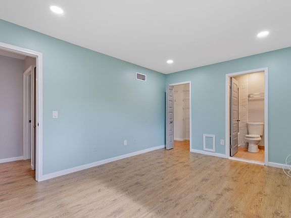 2nd image of 6448 Lochaven Ln