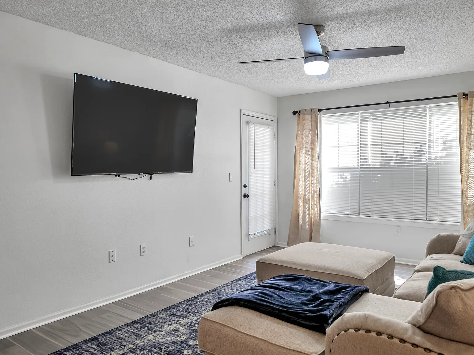 3 bed, 1147 sqft, $1,850 — Photo 2