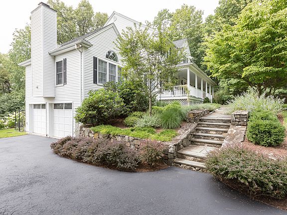 3rd image of 7 Giordano Dr