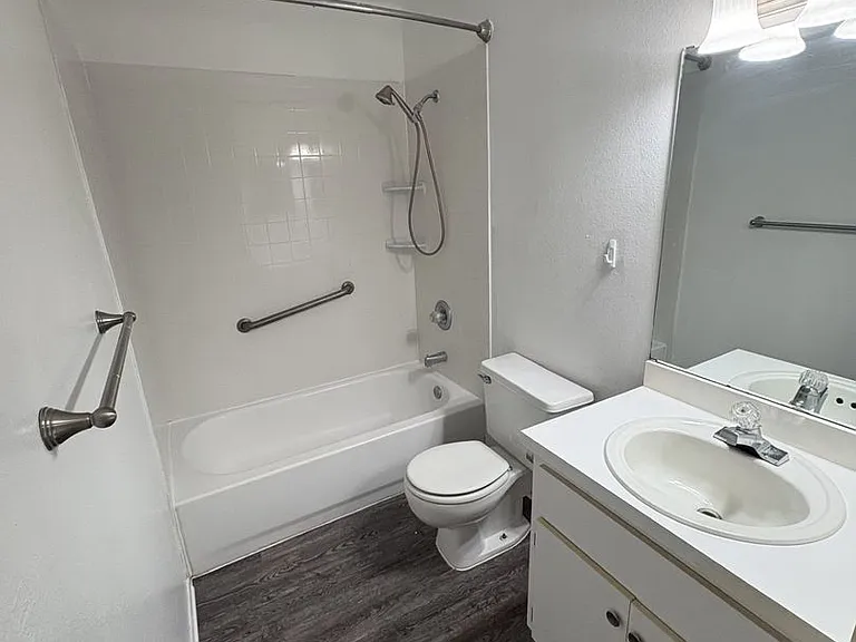 710 W Rosewood Ln — Photo 10