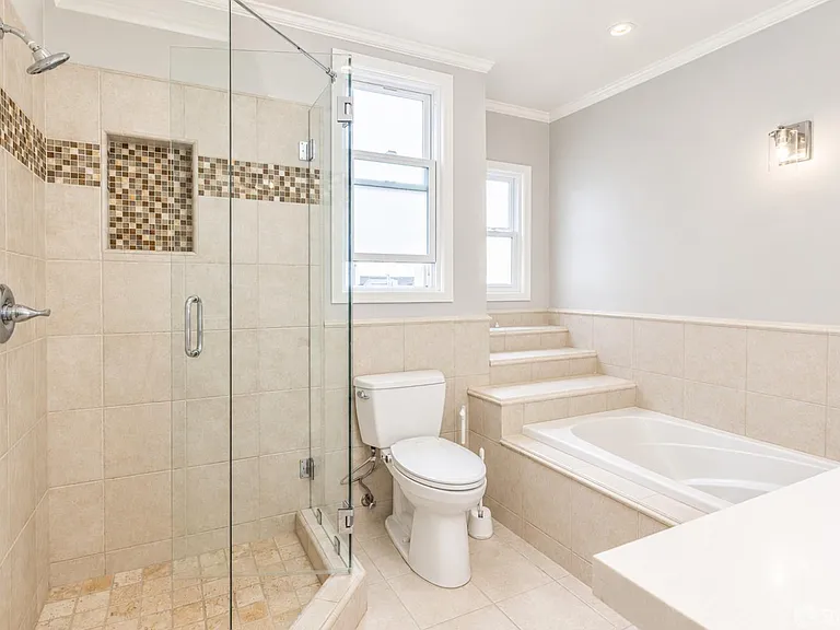 2825 Filbert St — Photo 12