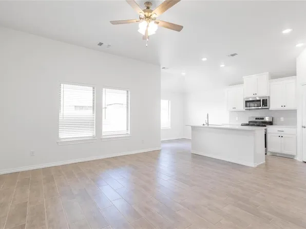 3301 Scissortail Way, Yukon, OK 73099