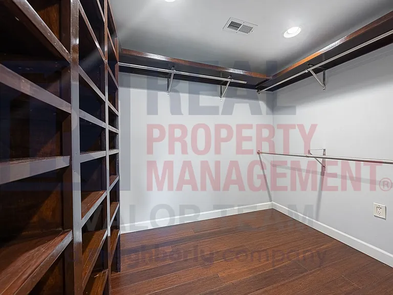 1725 Crock Dr — Photo 10