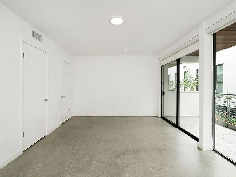 2409 Griffith Park Blvd — Photo 5