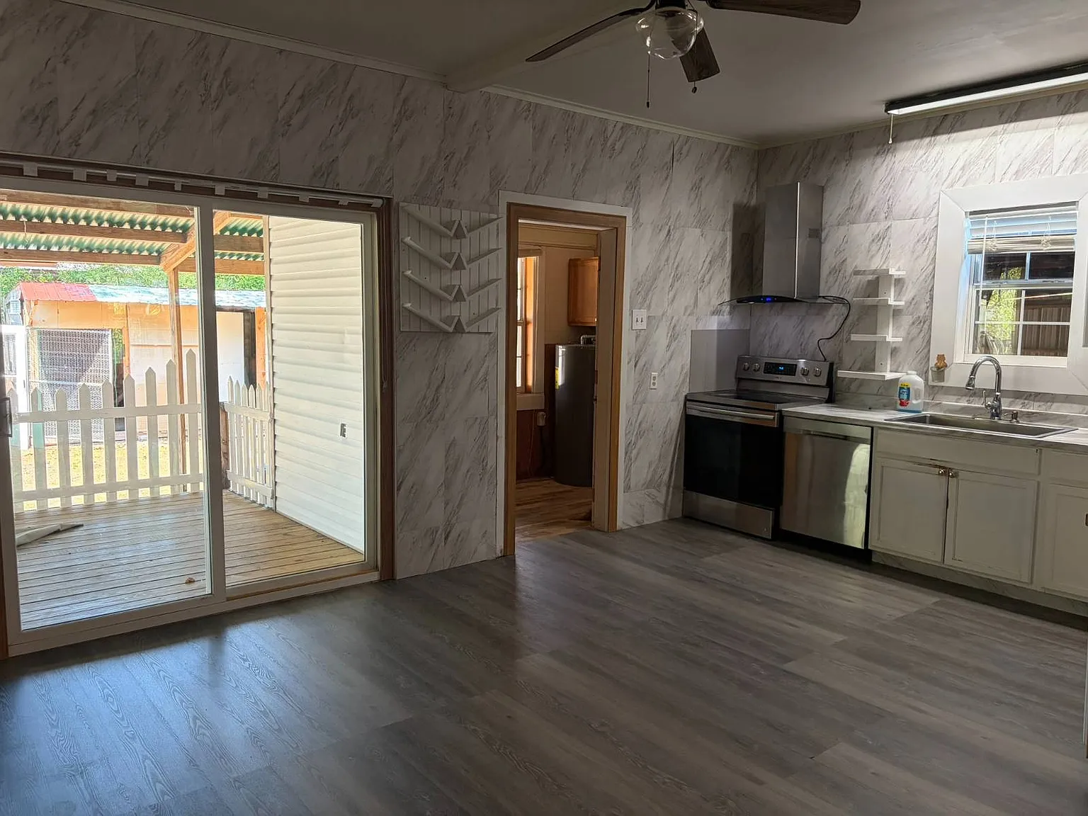2 bed, 1.5 bath, 1010 sqft, $1,100 — Photo 3
