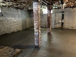 4th image of 224 Tripp St
