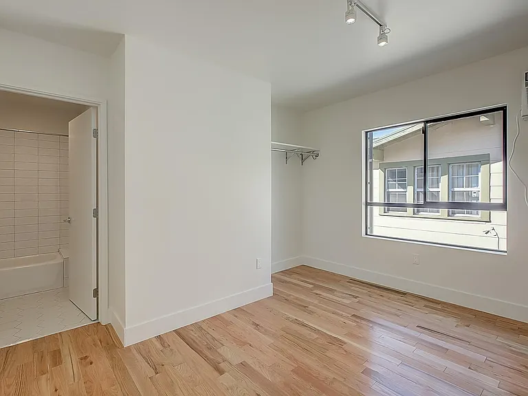 513 N Heliotrope Dr #515 — Photo 8