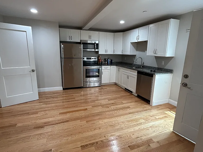 601 Wood St #1-R — Photo 4