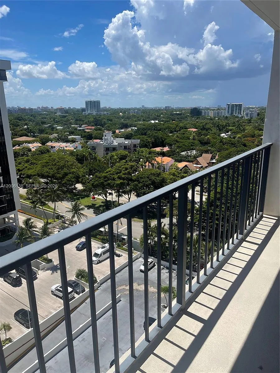 Building Photo - 1901 Brickell Ave #B1504