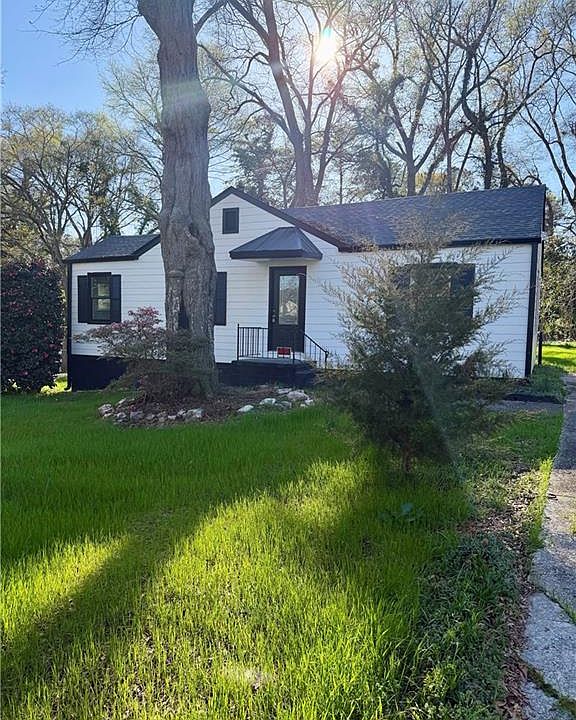 1st image of 3907 Market St