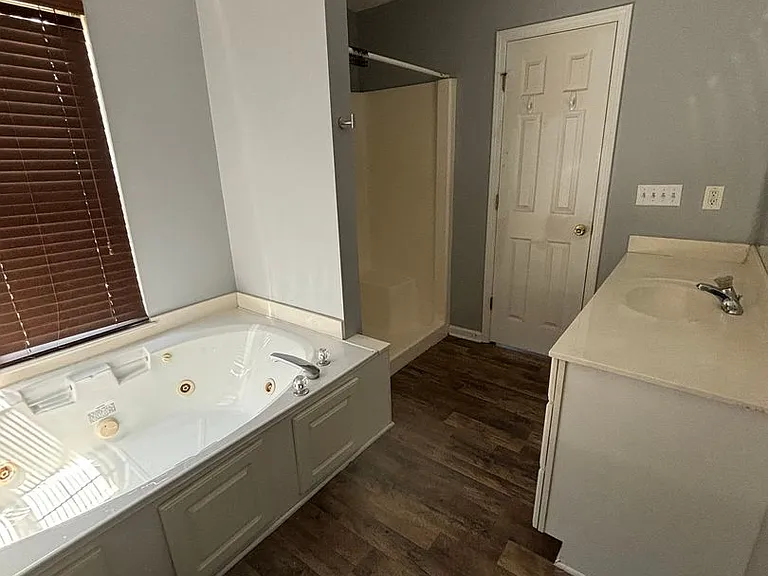 327 Springfield Cir — Photo 9