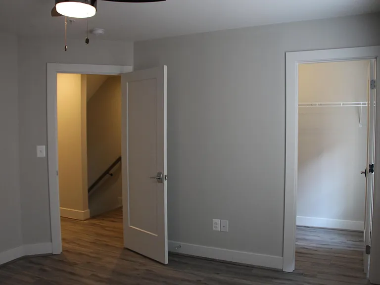 906 N Buchanan St — Photo 15