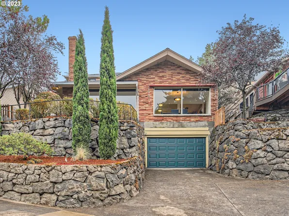 2831 NE Edgehill Pl, Portland, OR 97212