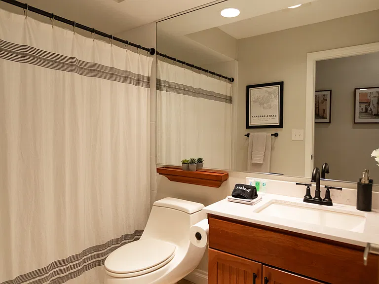 Secondary Bathroom with full size tub