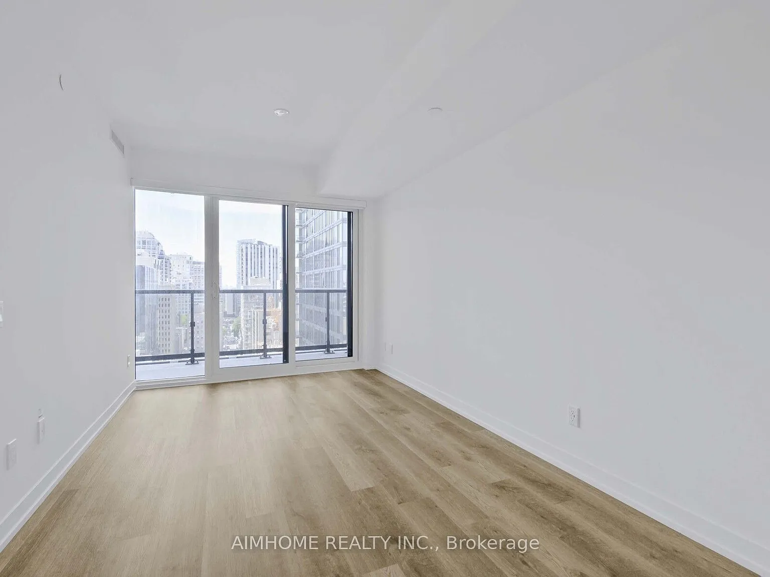 771 Yonge St — Photo 4