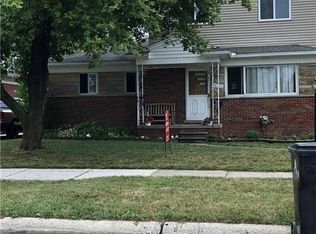 28300 Garfield St, Roseville, MI 48066