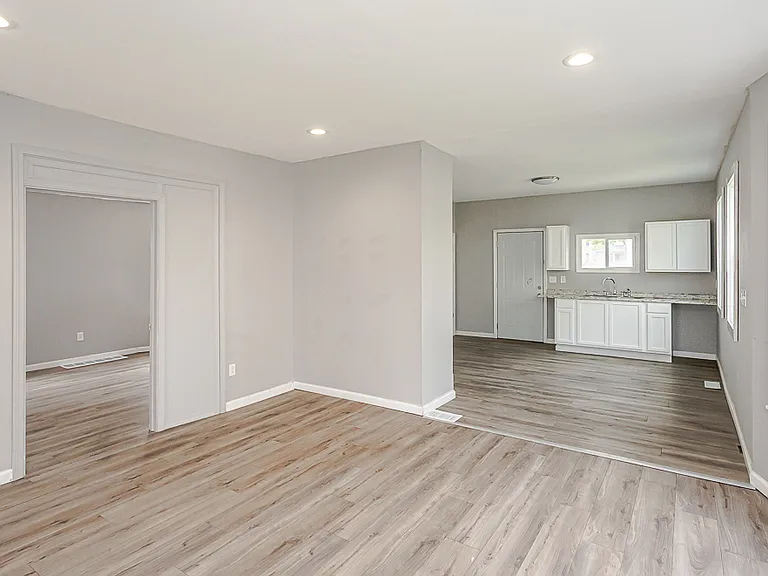 315 Eastern Ave — Photo 11