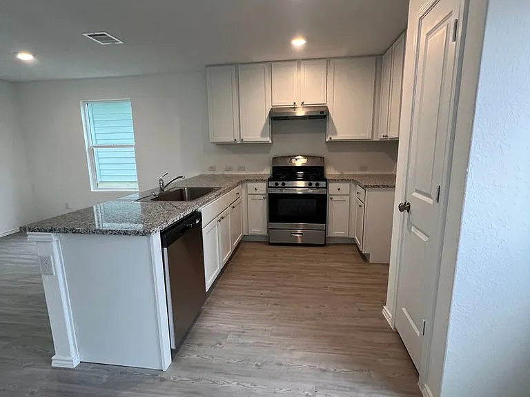 5466 Daphne Path — Photo 5