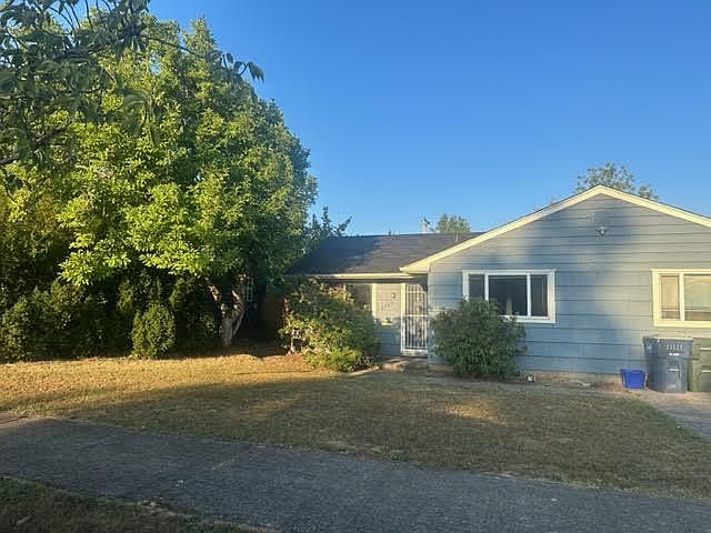 1st image of 2860 Harris St