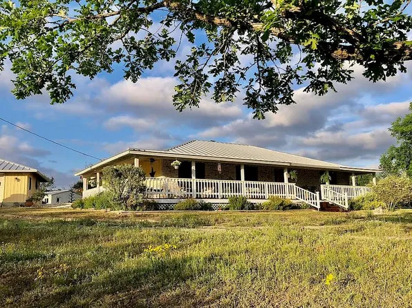 103 Looker Dr, Ingram, TX 78025