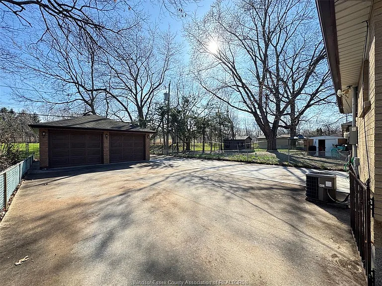 1595 Sun Valley Dr — Photo 2