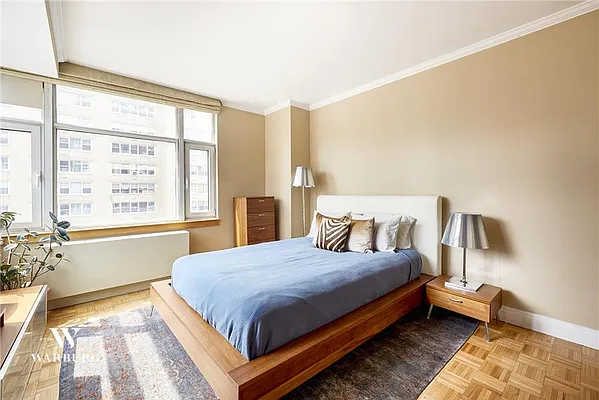 Sold by Warburg | media 5