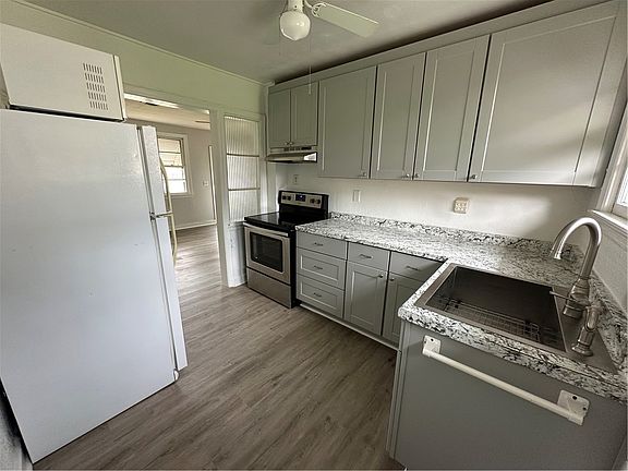 4th image of 2416 Seaview Ave