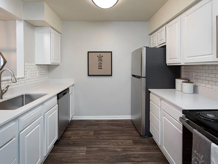 Belmont Hill Aprtments — Photo 7