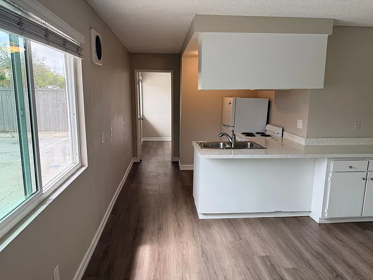 4325 Texas St — Photo 25
