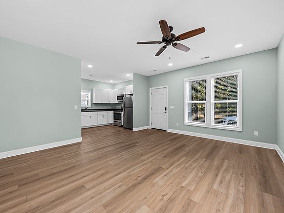 5th image of 3934 Dorsey Ave #B