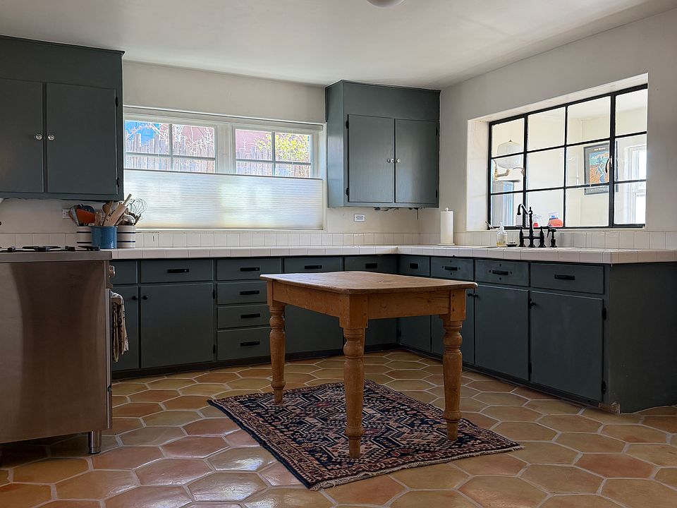 1st image of 406 Apodaca Hill St