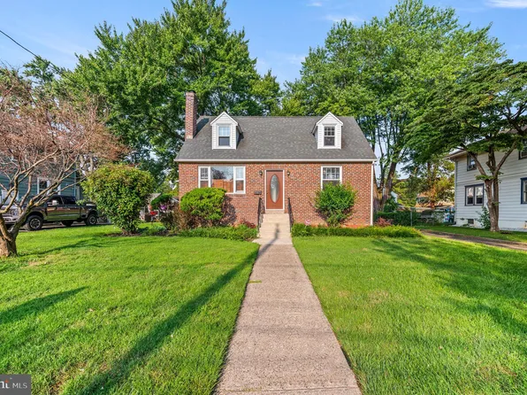 218 E Roland Rd, Brookhaven, PA 19015