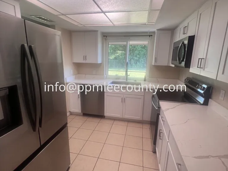 1015 SE 25th Ter — Photo 6