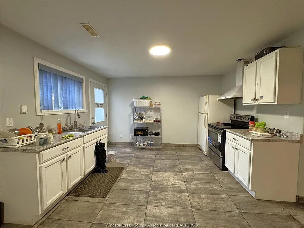 2 bed, $1,600 — Photo 3
