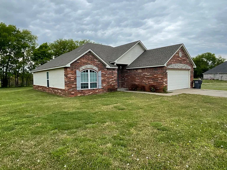 24250 S Montgomery Dr — Photo 3