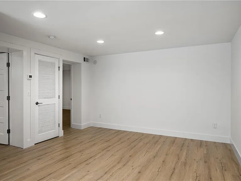 880 Saint Charles Ave NE #10 — Photo 8