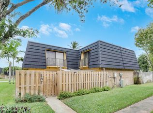 187 Woodland Rd, Palm Springs, FL 33461