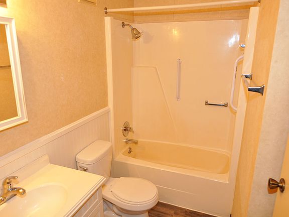 3rd image of 835 Logan Ave NW #835