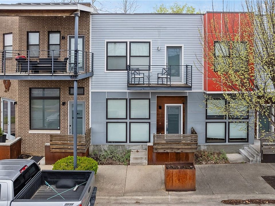 1st image of 382 W 5th St