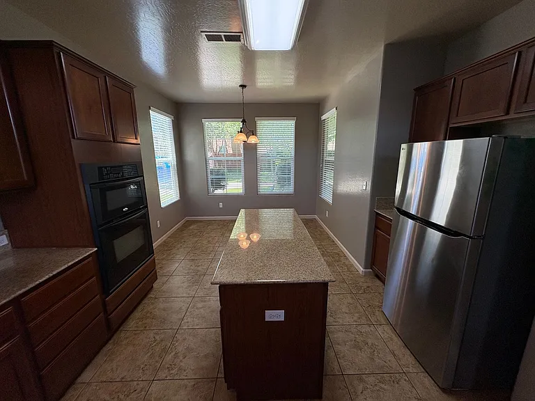 3310 N Tilden Ct — Photo 26