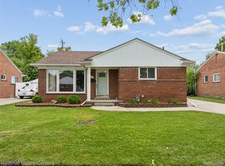 8108 Whitefield St, Dearborn Heights, MI 48127