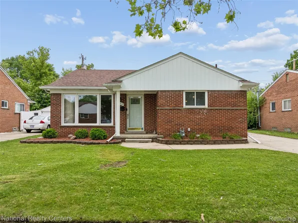 8108 Whitefield St, Dearborn Heights, MI 48127